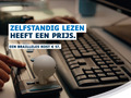 Brailleleesregel naast een toetsenbord met Joe. Slogan: « Zelfstandig lezen heeft een prijs. »